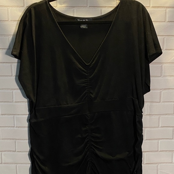 Twist Tees used size 2x black V neck top - Picture 1 of 3